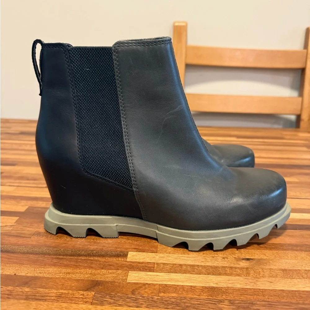 Sorel Black and Dark Green ( but looks black) Wedge Joan of Arctic Ankle Boots - Picture 4 of 7